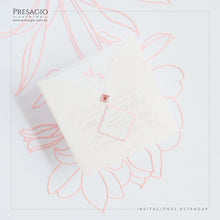 Cargar imagen en el visor de la galería, INVITACIÓN BELLE ENVELOPE FLOREAL