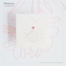 Cargar imagen en el visor de la galería, INVITACIÓN BELLE ENVELOPE FLOREAL